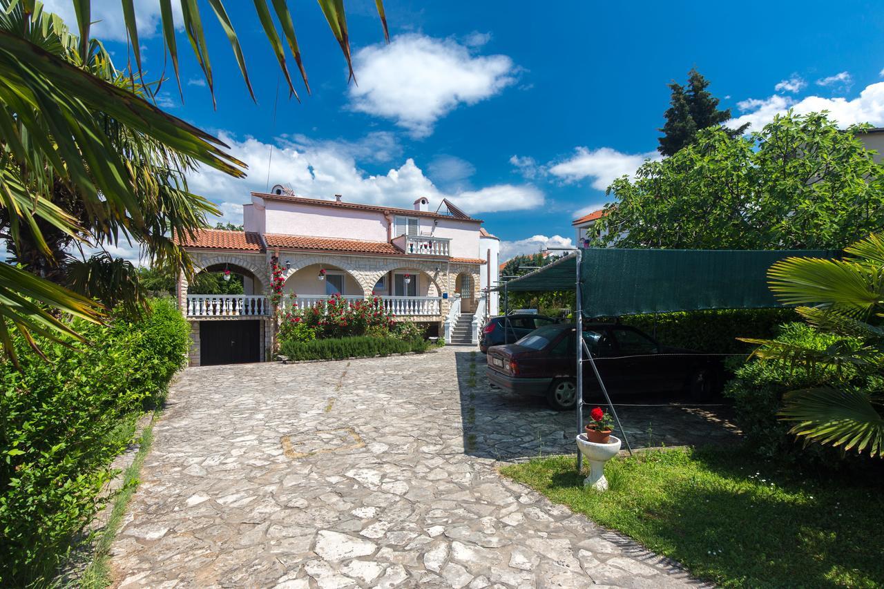 Apartments Pavic Malinska Exterior photo